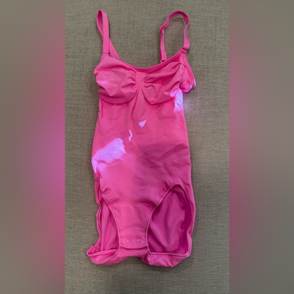 SKIMS Other - SKIMS Seamless Sculpting Bodysuit
Bright Pink Size Small/Medium